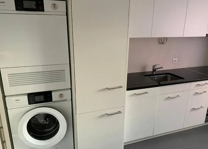 Great 2 Bedroom Flat In The Center - Mainau 12 *